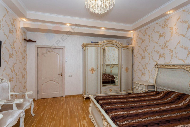 5-комн квартира 1 Мая ул, 286/1