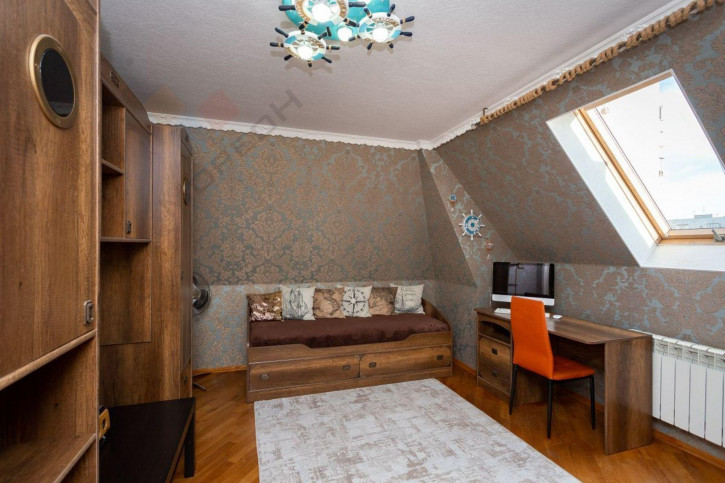5-комн квартира 1 Мая ул, 286/1