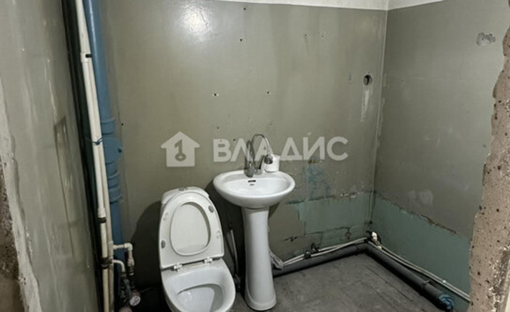 Купить квартиру за 2 400 000 рублей на 9-й микрорайон, 22Б