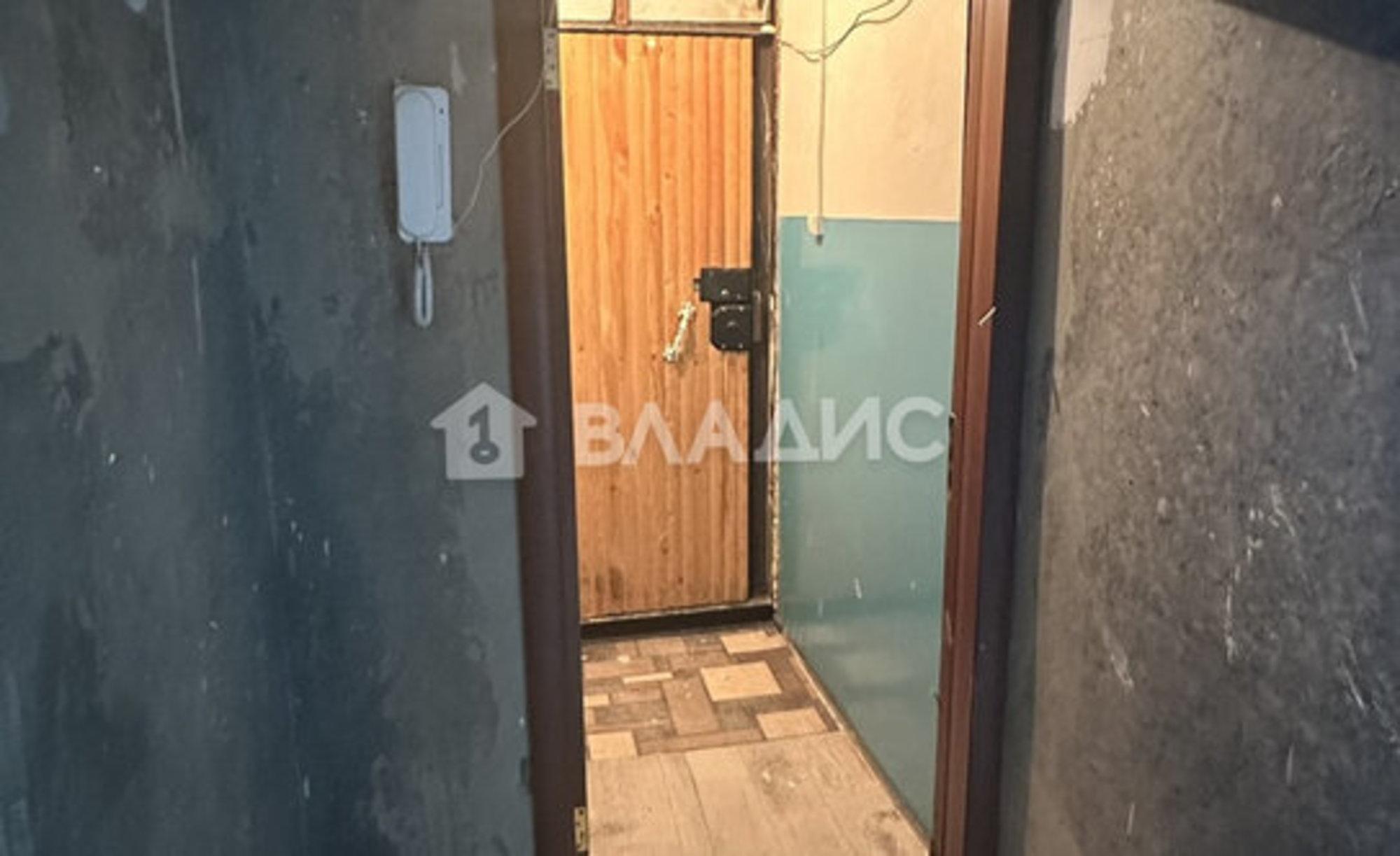 Купить квартиру за 2 400 000 рублей на 9-й микрорайон, 22Б