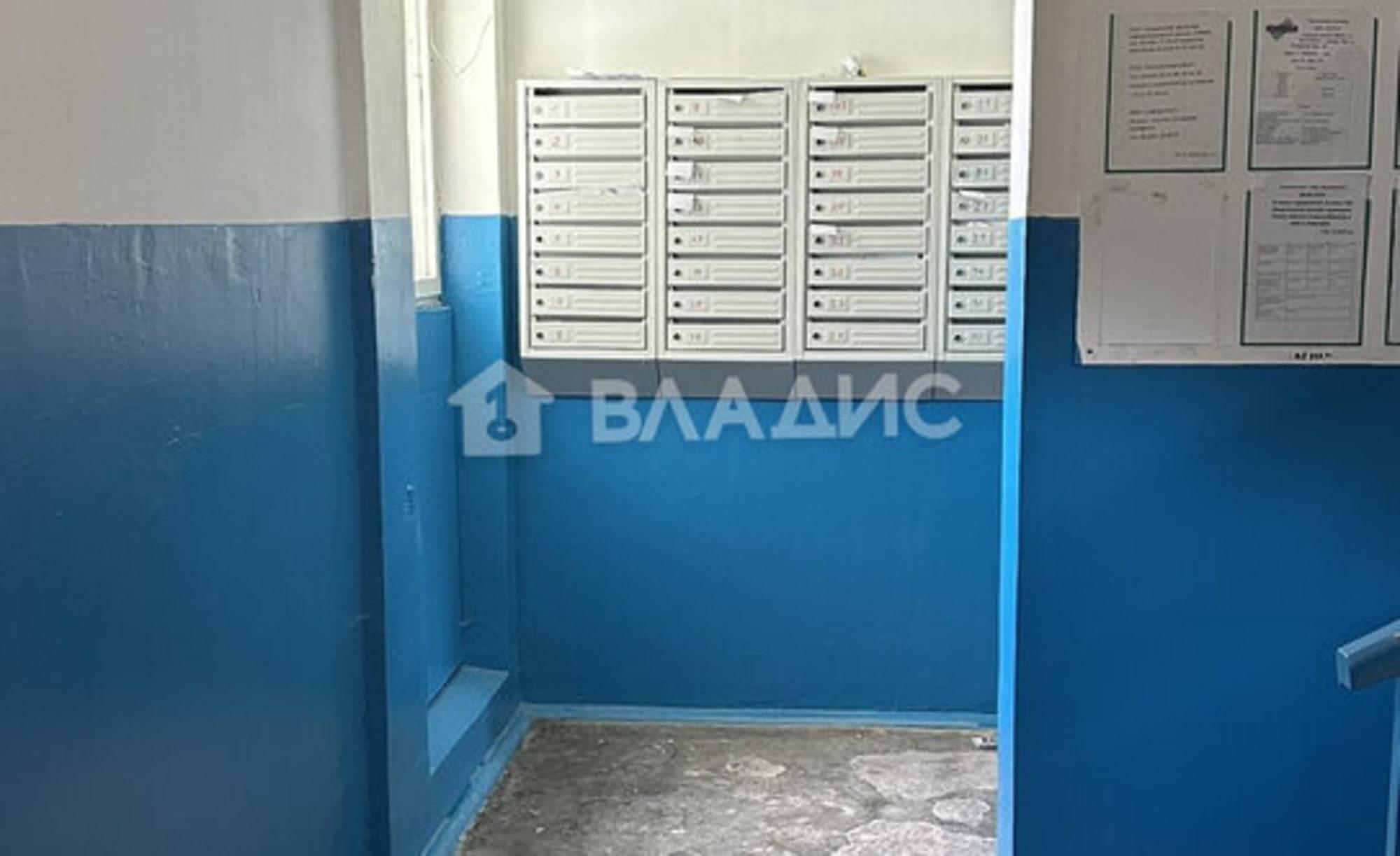 Купить квартиру за 2 400 000 рублей на 9-й микрорайон, 22Б