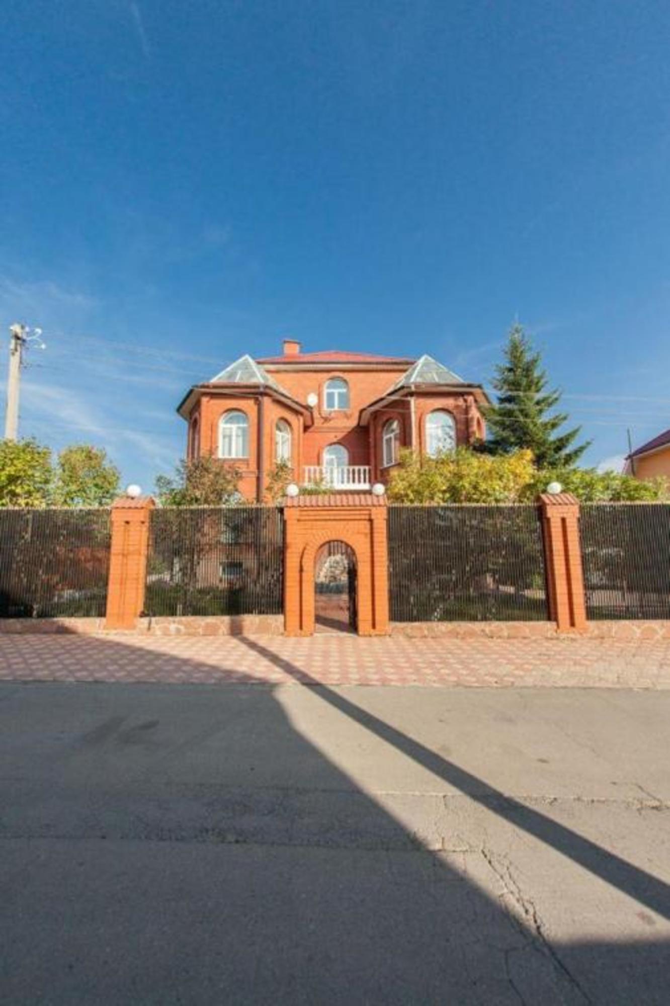 Купить дачу, дом, коттедж за 44 000 000 рублей на Звёздная, 8