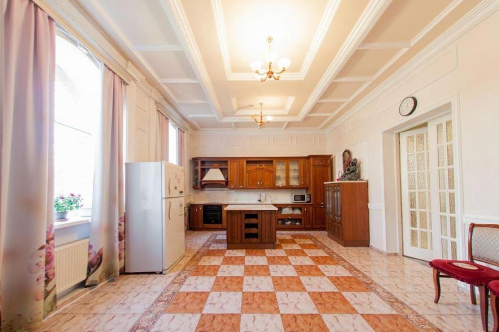 Купить дачу, дом, коттедж за 44 000 000 рублей на Звёздная, 8