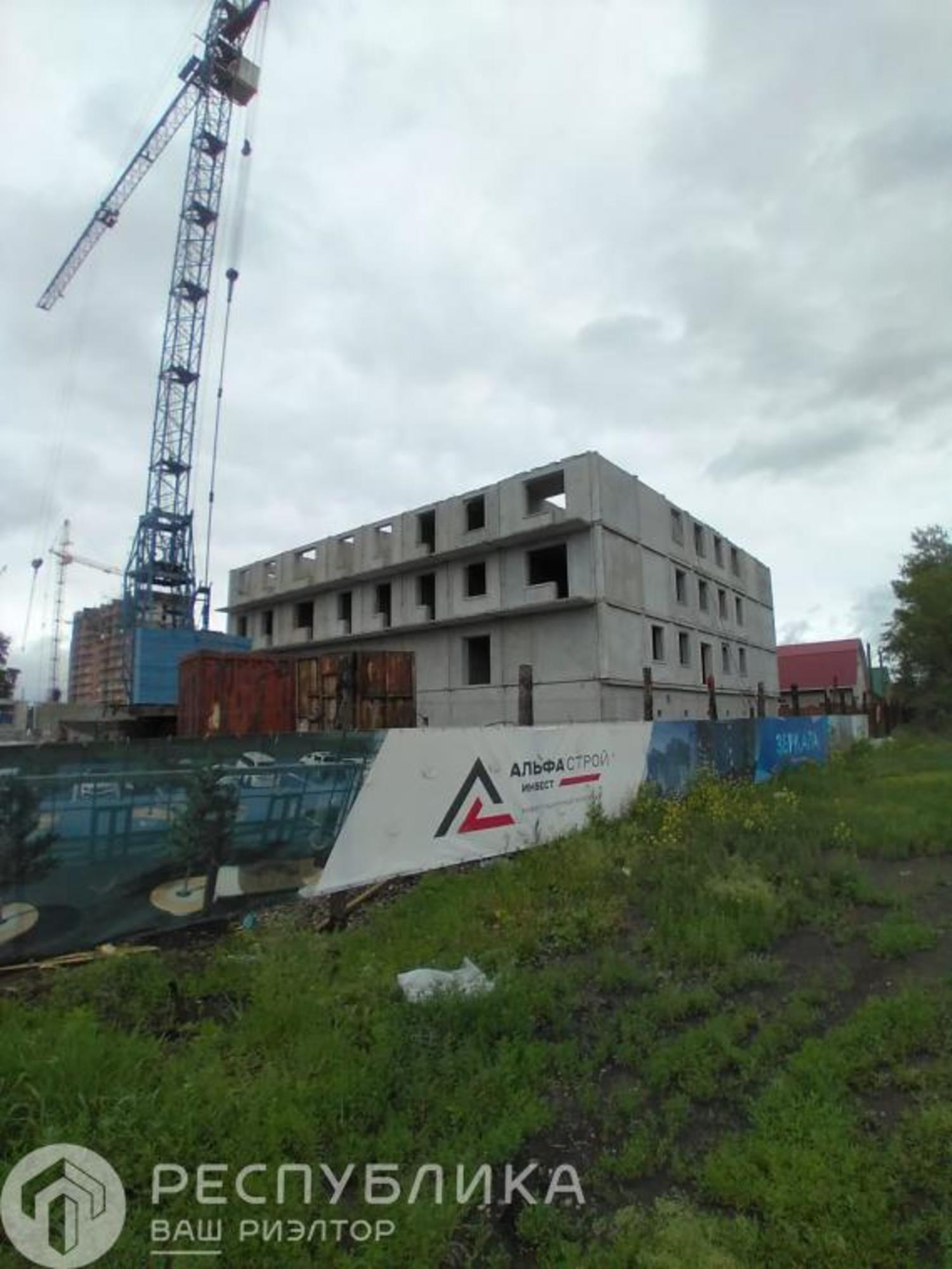 Купить квартиру за 5 619 000 рублей на Богдана Хмельницкого, 242