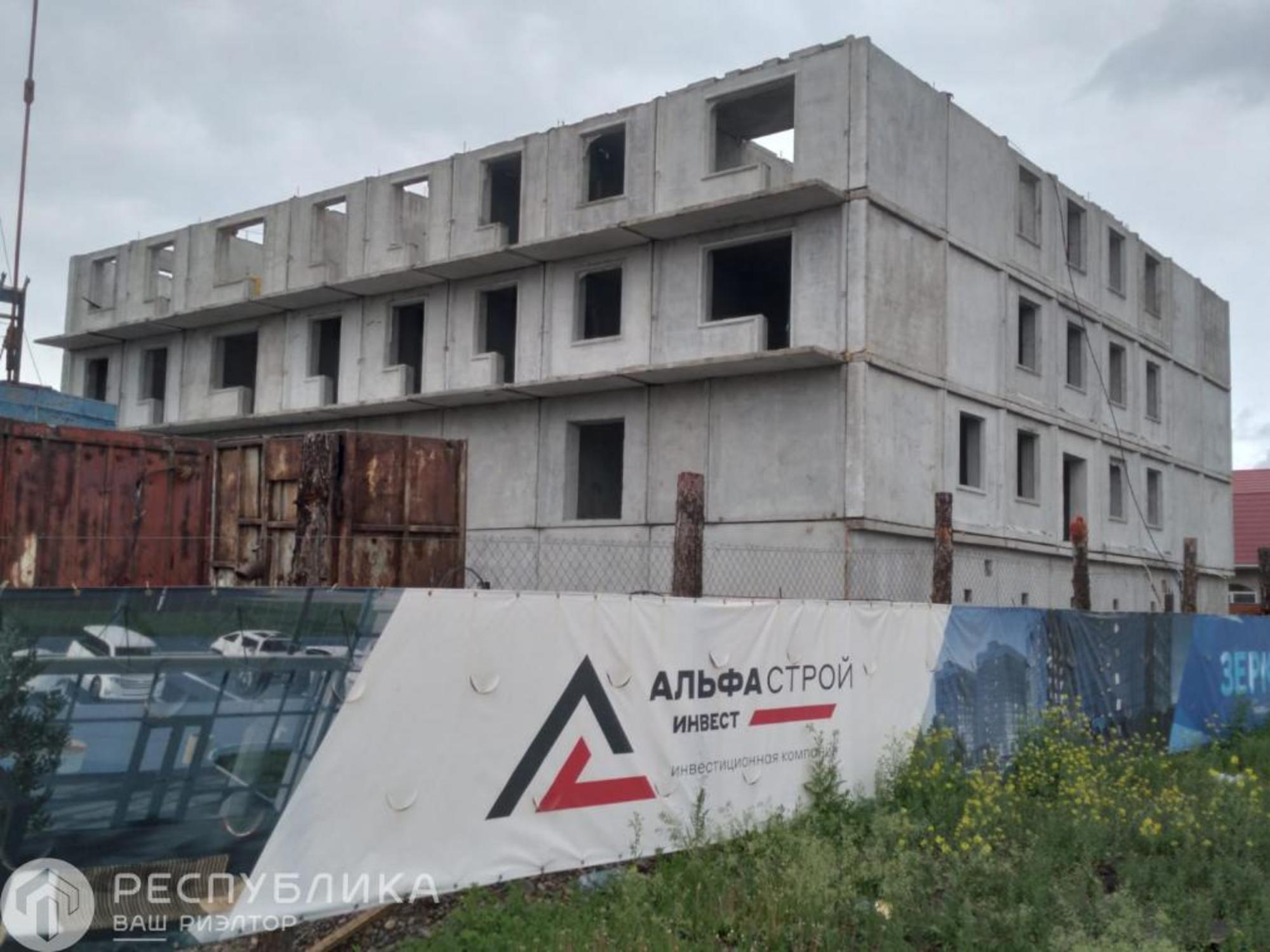 Купить квартиру за 5 619 000 рублей на Богдана Хмельницкого, 242