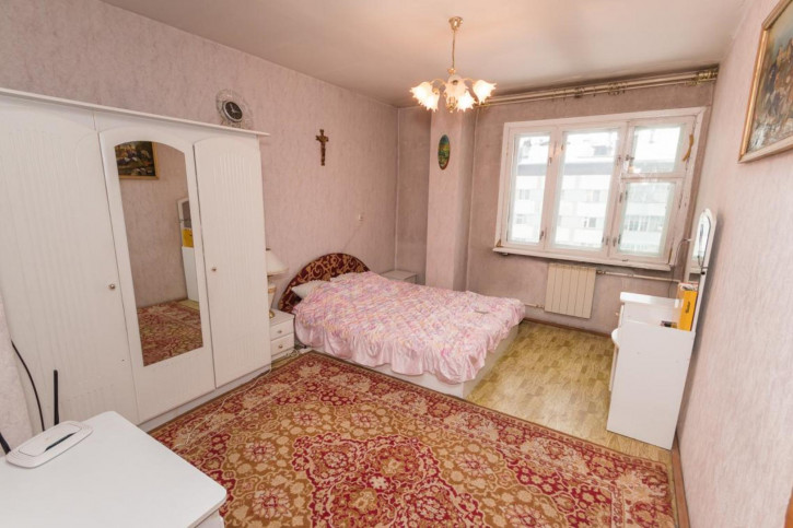 5-комн квартира 4-й Микрорайон, 38 5-комн квартира 4-й Микрорайон, 38