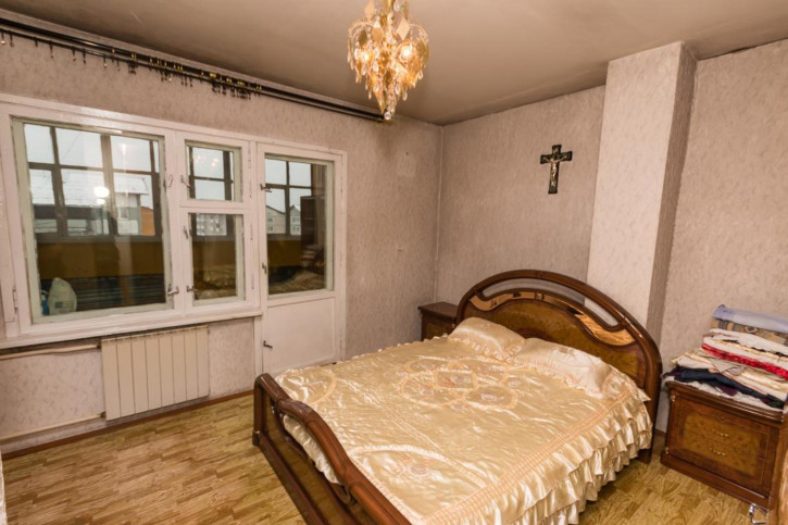 5-комн квартира 4-й Микрорайон, 38 5-комн квартира 4-й Микрорайон, 38