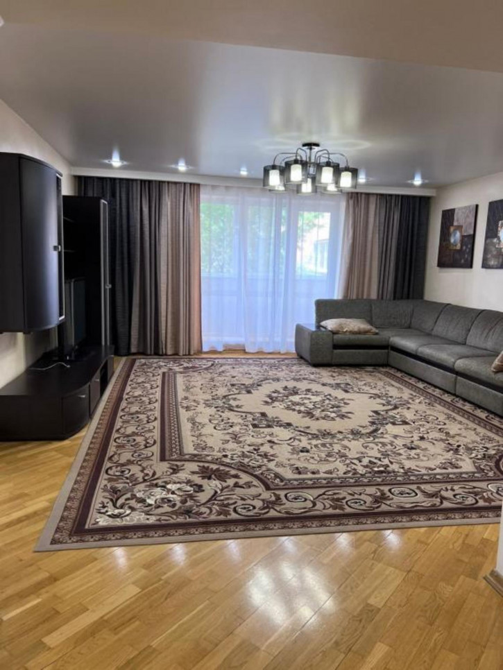 4-комн квартира МОПРА пер., 3