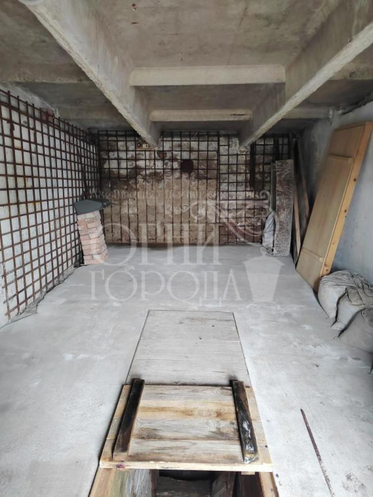 Гараж/парковка 50 лет Октября, 13