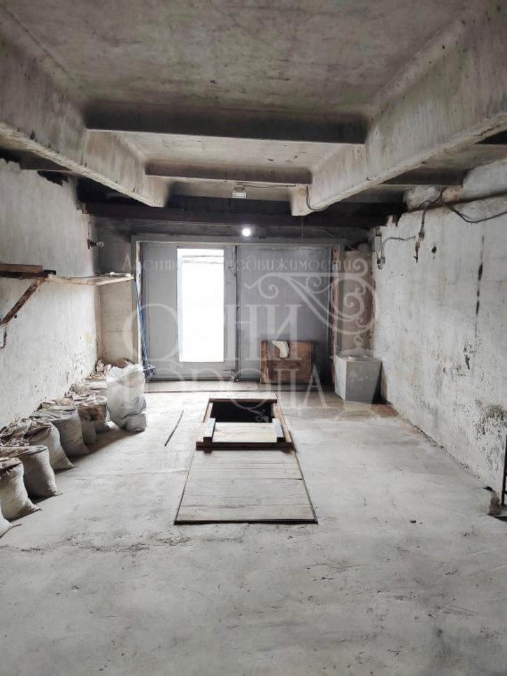 Гараж/парковка 50 лет Октября, 13