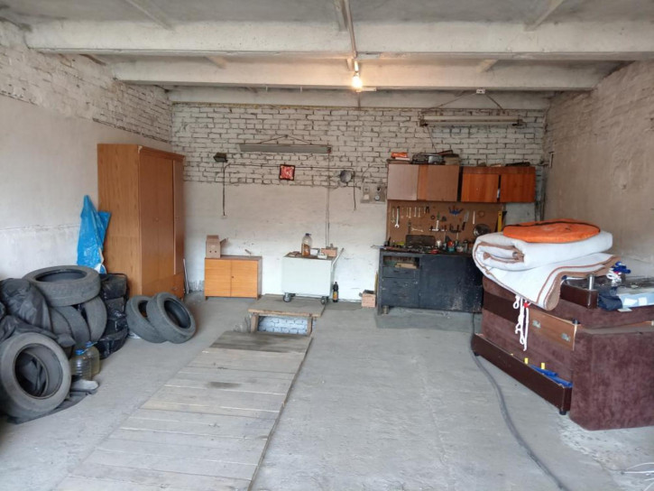 Гараж/парковка Комсомольский микрорайон, 56