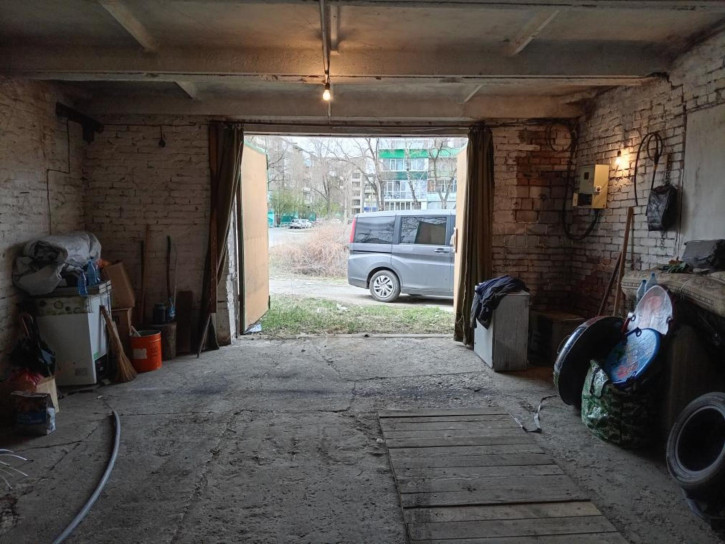 Гараж/парковка Комсомольский микрорайон, 56