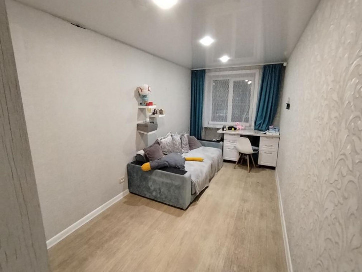 3-комн квартира 1-й микрорайон, 17