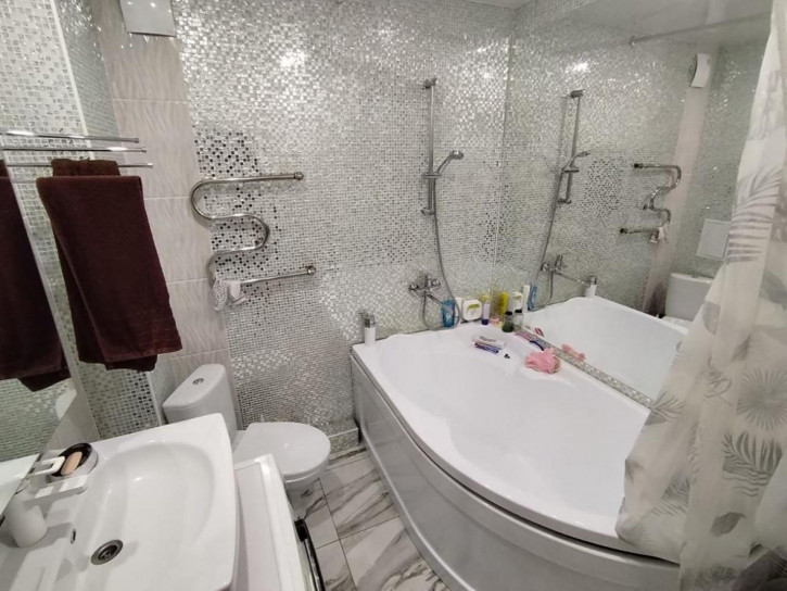 3-комн квартира 1-й микрорайон, 17