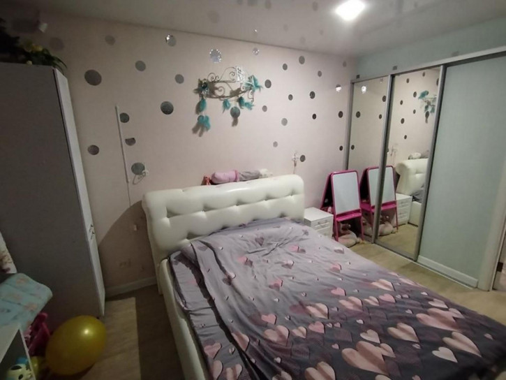 3-комн квартира 1-й микрорайон, 17