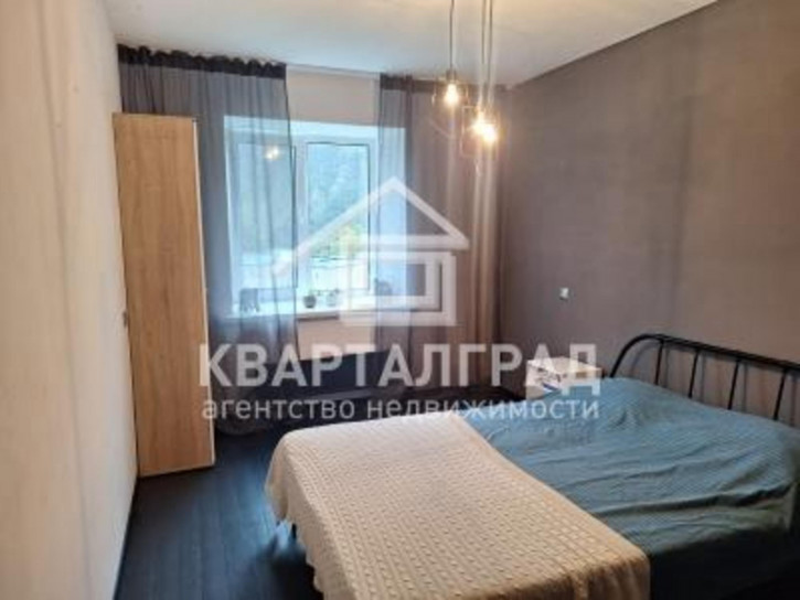 4-комн квартира -, 70