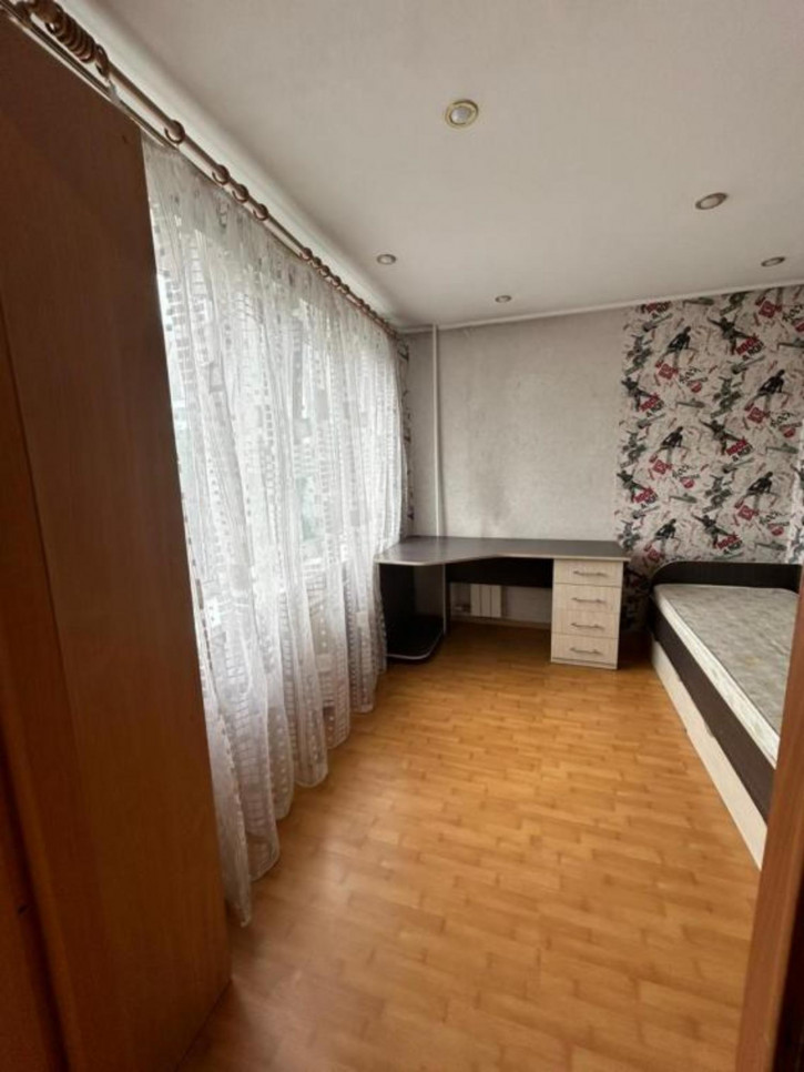 4-комн квартира Заводской мкр, 44