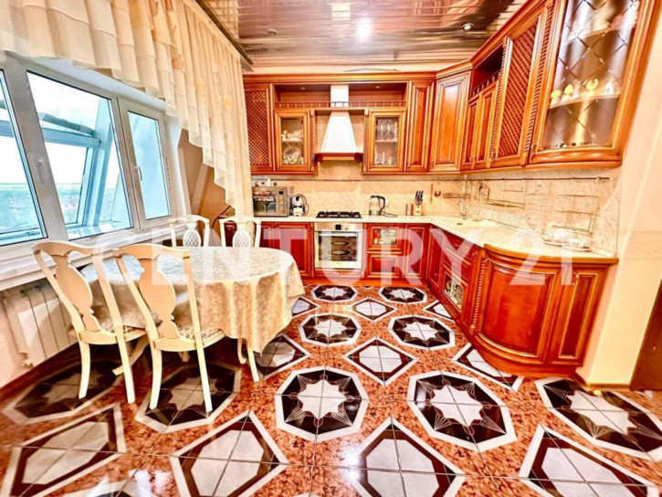 4-комн квартира Кирова, 7