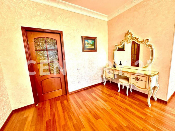 4-комн квартира Кирова, 7