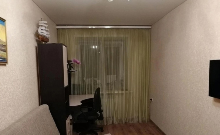 2-комн квартира Промышленности улица, 296