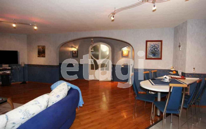 4-комн квартира улица Южакова, 13