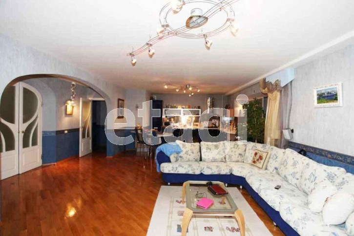 4-комн квартира улица Южакова, 13