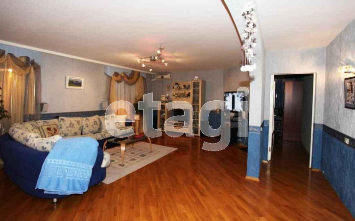 4-комн квартира улица Южакова, 13