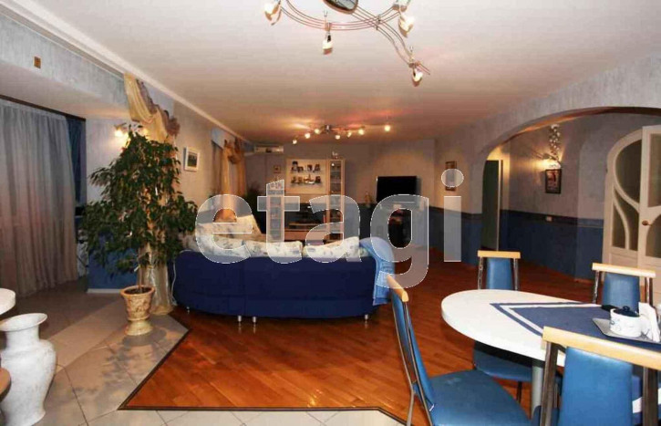 4-комн квартира улица Южакова, 13