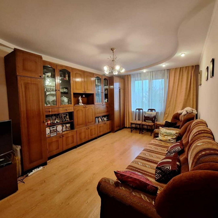 3-комн квартира Ессентукская ул, 64