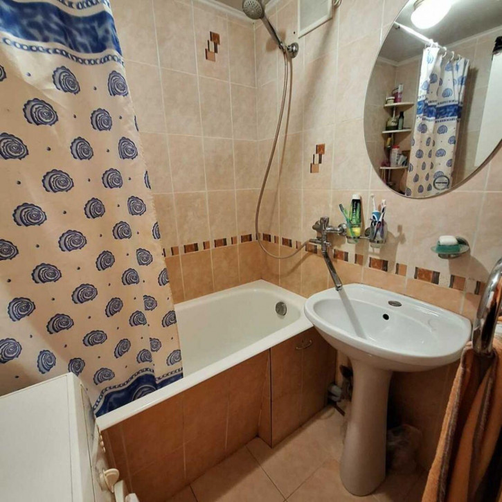 3-комн квартира Ессентукская ул, 64