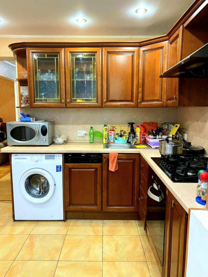 4-комн квартира Бутырина ул, 1