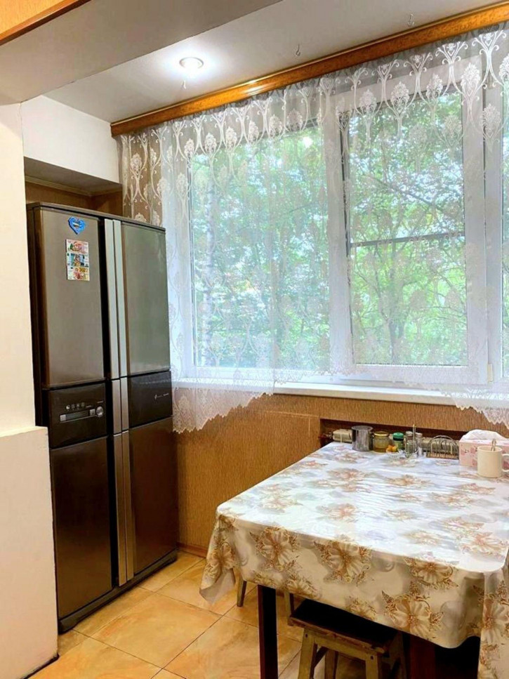 4-комн квартира Бутырина ул, 1