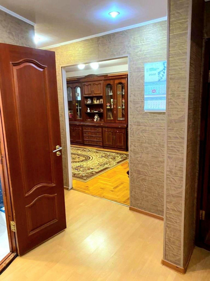 4-комн квартира Бутырина ул, 1