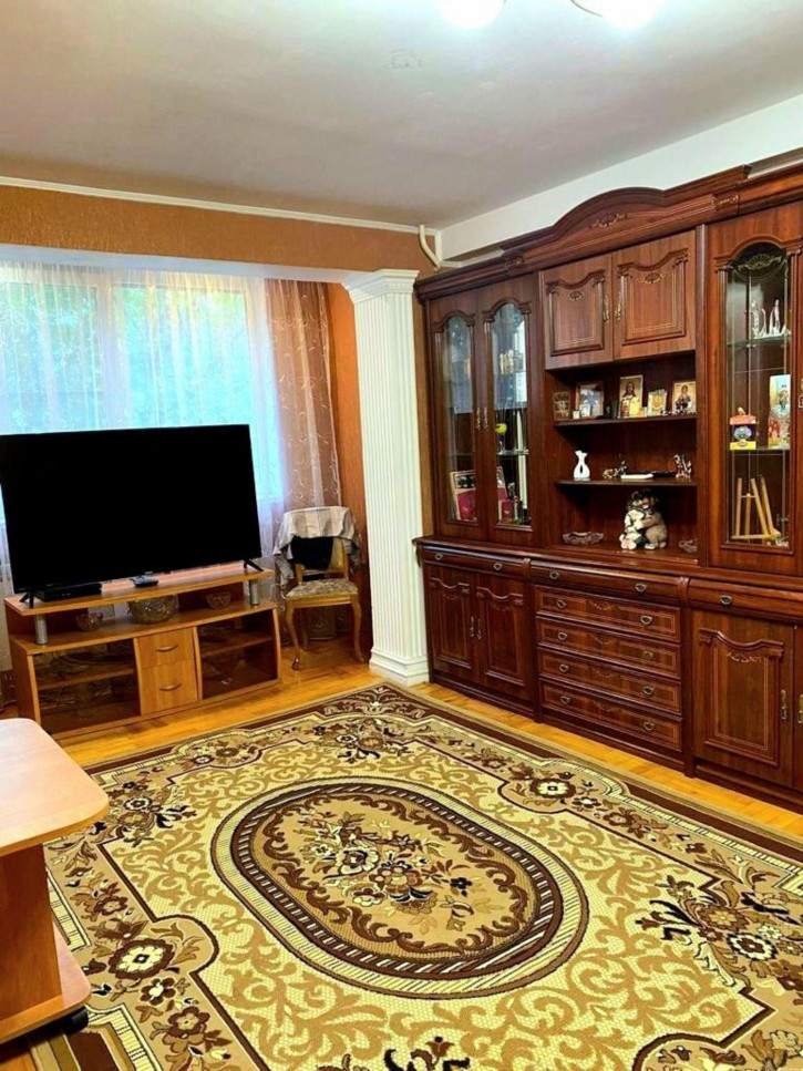 4-комн квартира Бутырина ул, 1