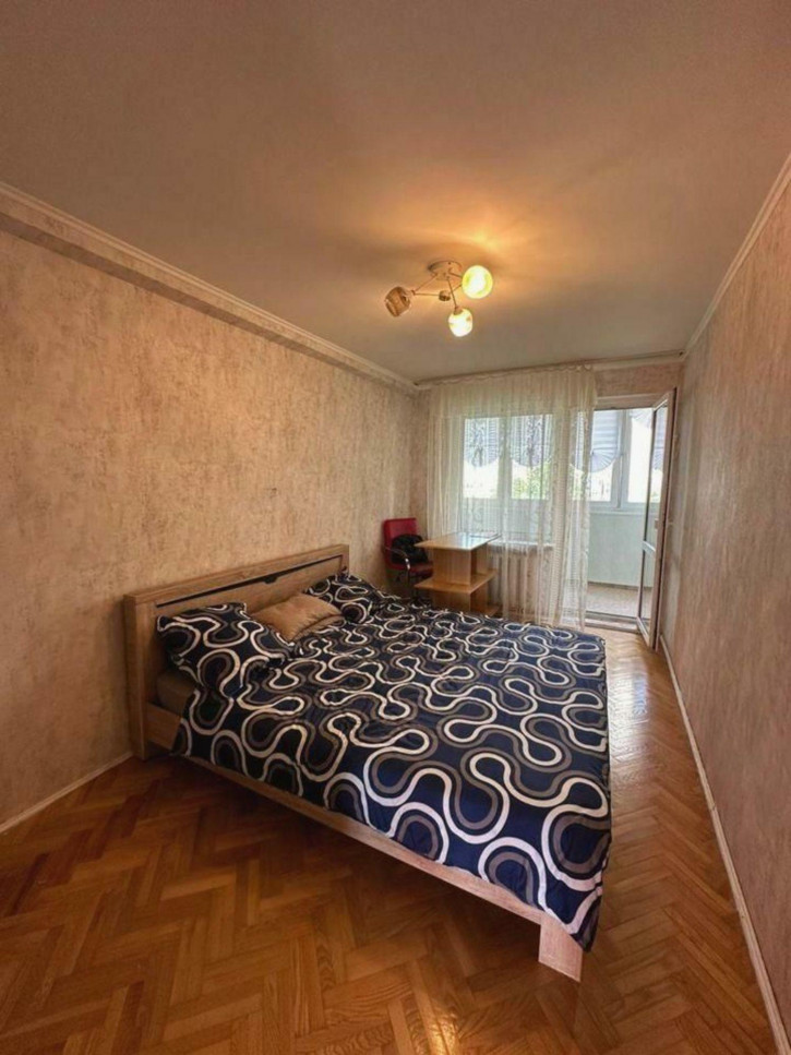 3-комн квартира Калинина ул, 2к2