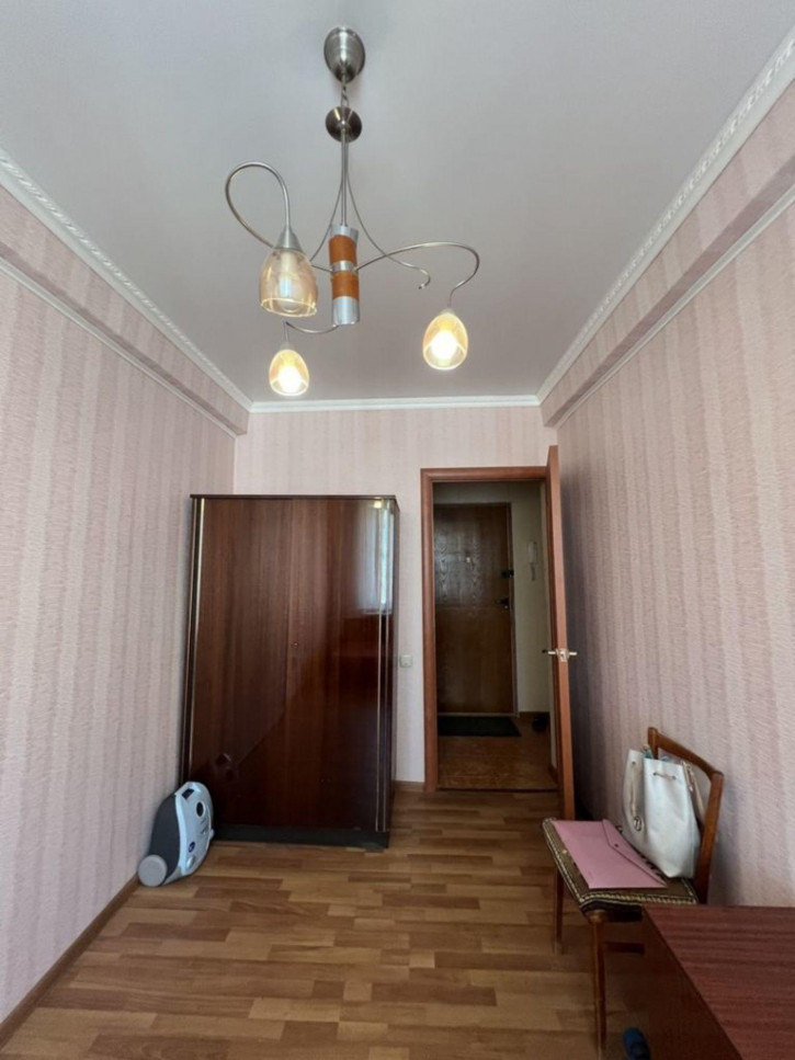 4-комн квартира Калинина ул, 42Б