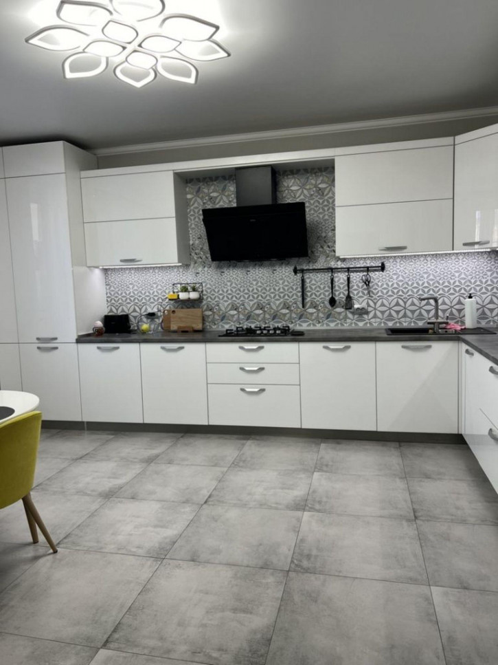 3-комн квартира Нежнова ул, 52