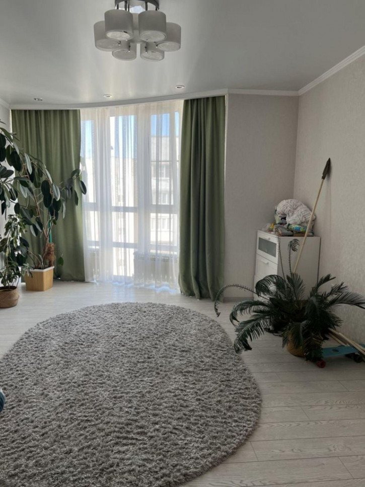 3-комн квартира Нежнова ул, 52