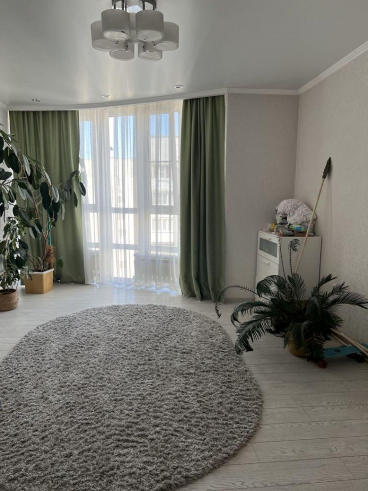 3-комн квартира Нежнова ул, 52