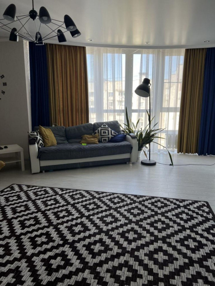 3-комн квартира Нежнова ул, 52