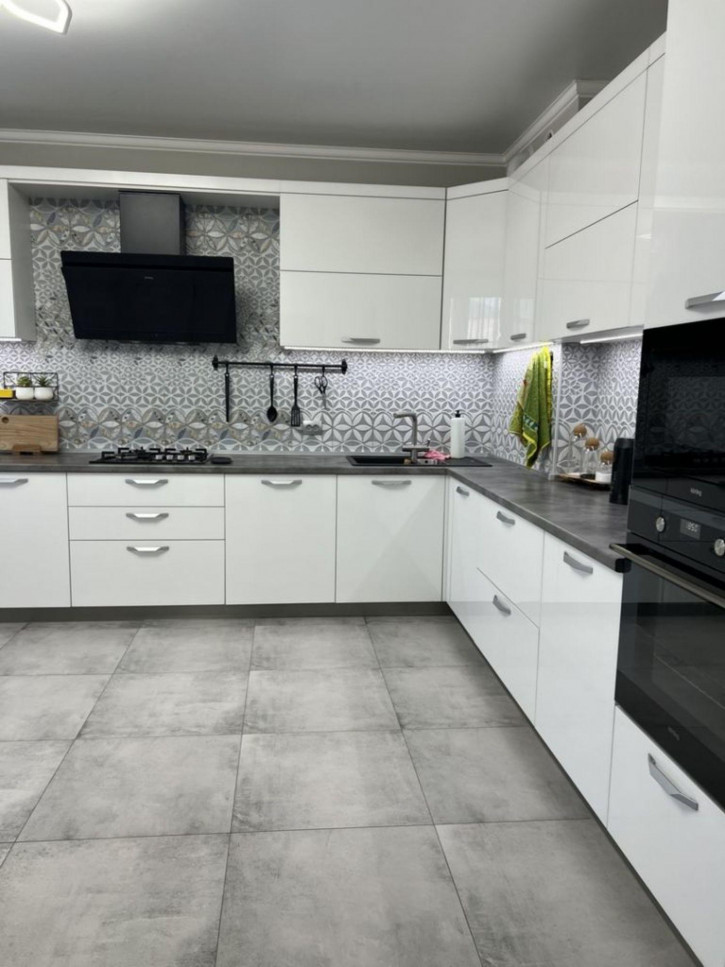 3-комн квартира Нежнова ул, 52