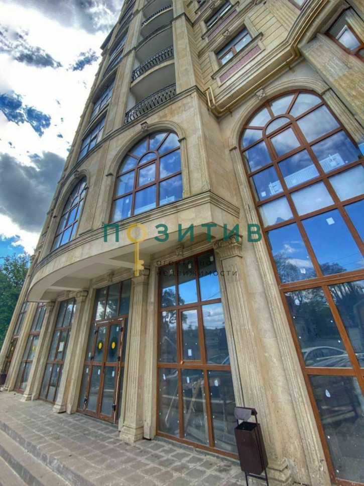 2-комн квартира Крайнего ул, 49