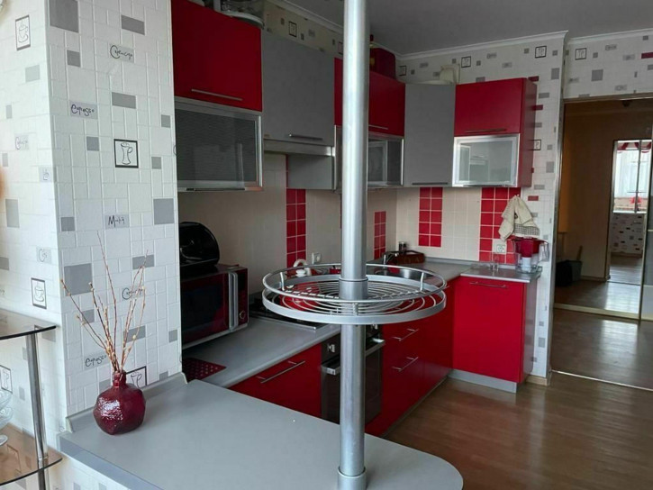 3-комн квартира Бутырина ул, 3