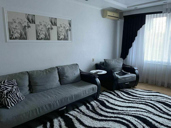 3-комн квартира Бутырина ул, 3
