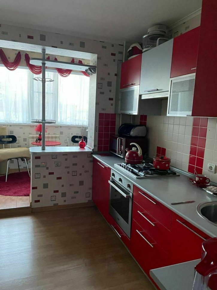 3-комн квартира Бутырина ул, 3
