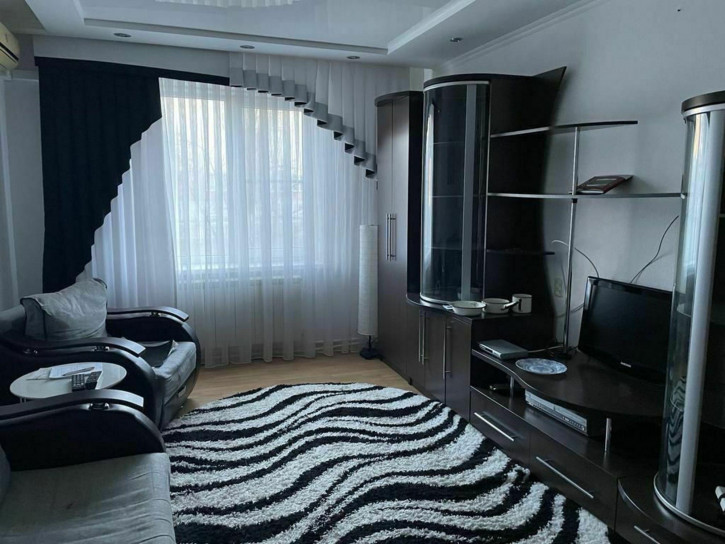 3-комн квартира Бутырина ул, 3