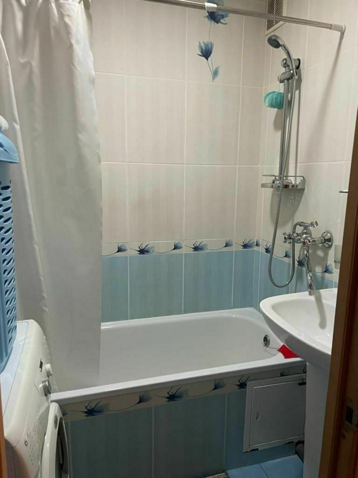 3-комн квартира Бутырина ул, 3