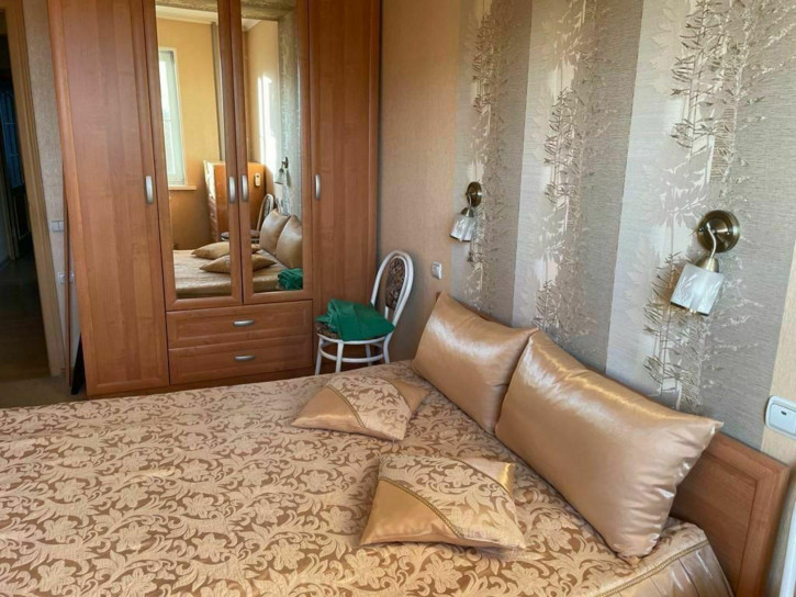 3-комн квартира Бутырина ул, 3