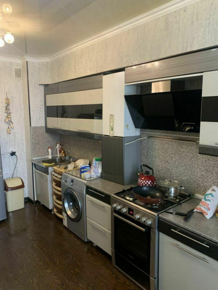 2-комн квартира Булгакова ул, 3