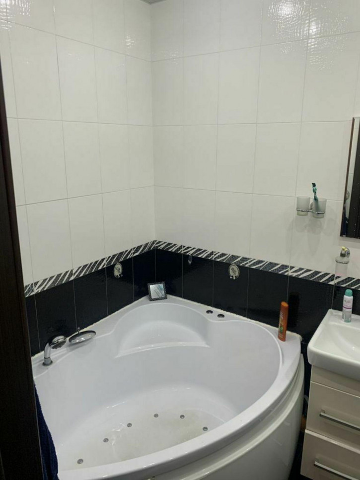 2-комн квартира Булгакова ул, 3